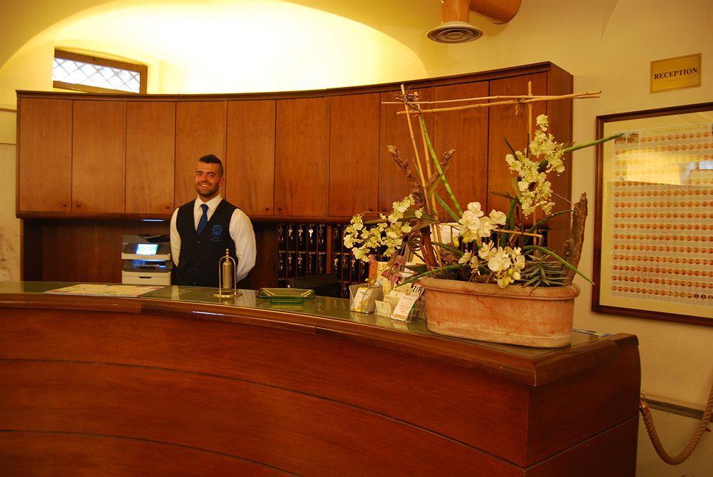 Domus Carmelitana Hotel โรม ภายนอก รูปภาพ