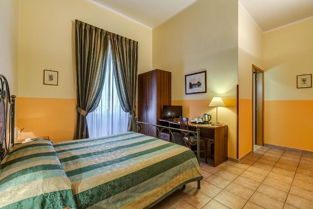 Domus Carmelitana Hotel โรม ภายนอก รูปภาพ