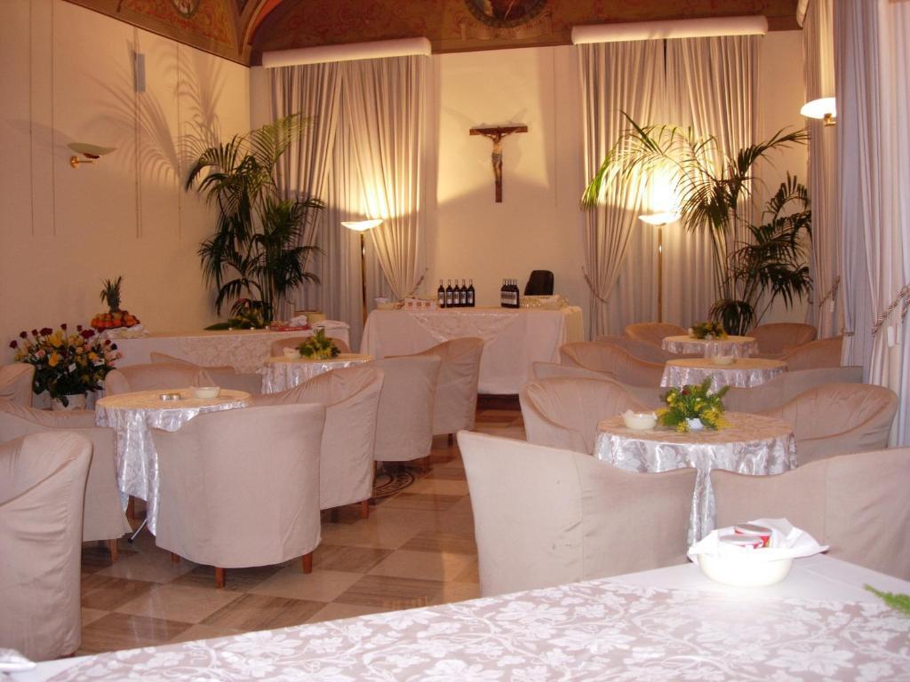 Domus Carmelitana Hotel โรม ภายนอก รูปภาพ