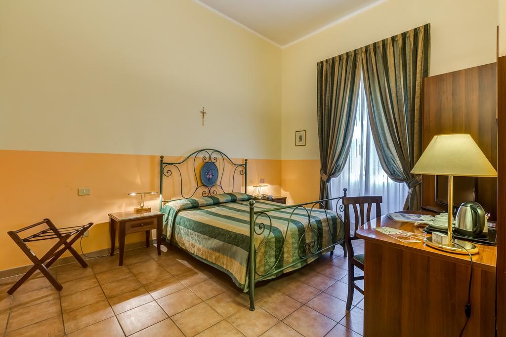 Domus Carmelitana Hotel โรม ภายนอก รูปภาพ