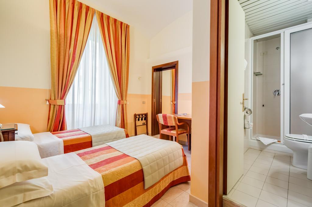 Domus Carmelitana Hotel โรม ภายนอก รูปภาพ