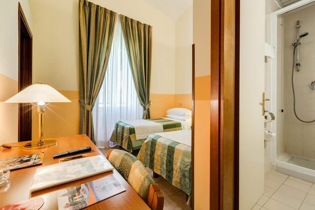 Domus Carmelitana Hotel โรม ภายนอก รูปภาพ