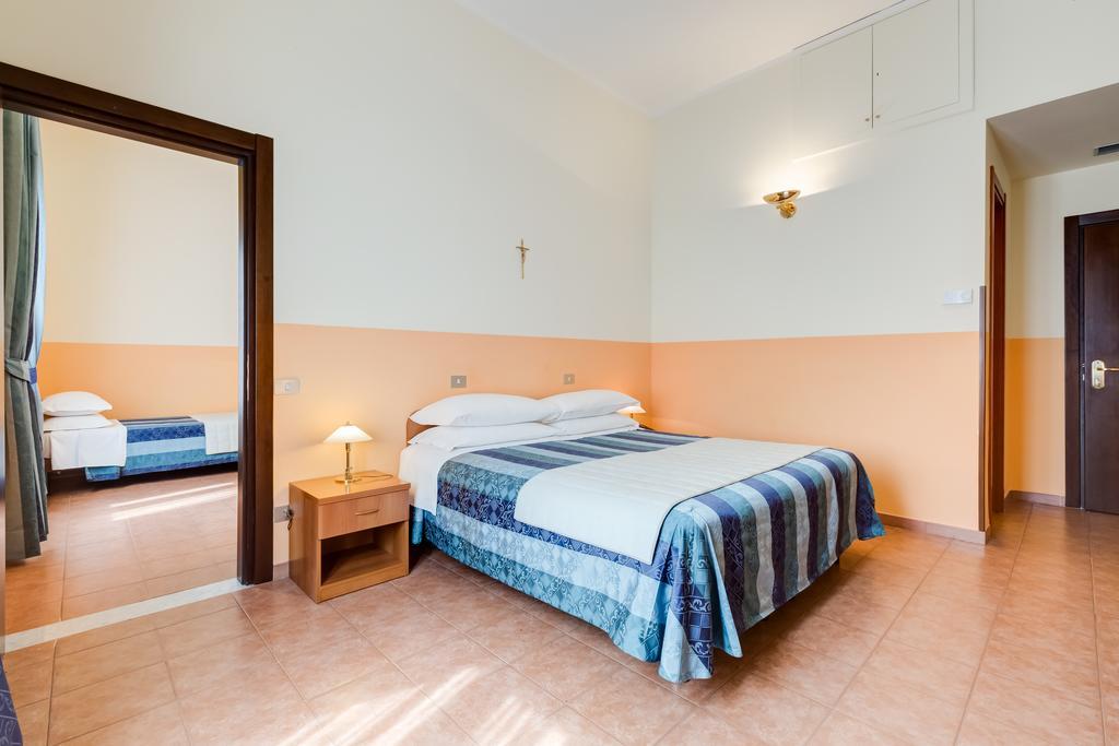 Domus Carmelitana Hotel โรม ภายนอก รูปภาพ