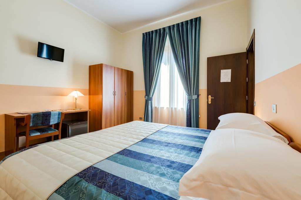 Domus Carmelitana Hotel โรม ภายนอก รูปภาพ