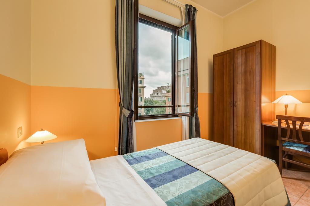 Domus Carmelitana Hotel โรม ภายนอก รูปภาพ