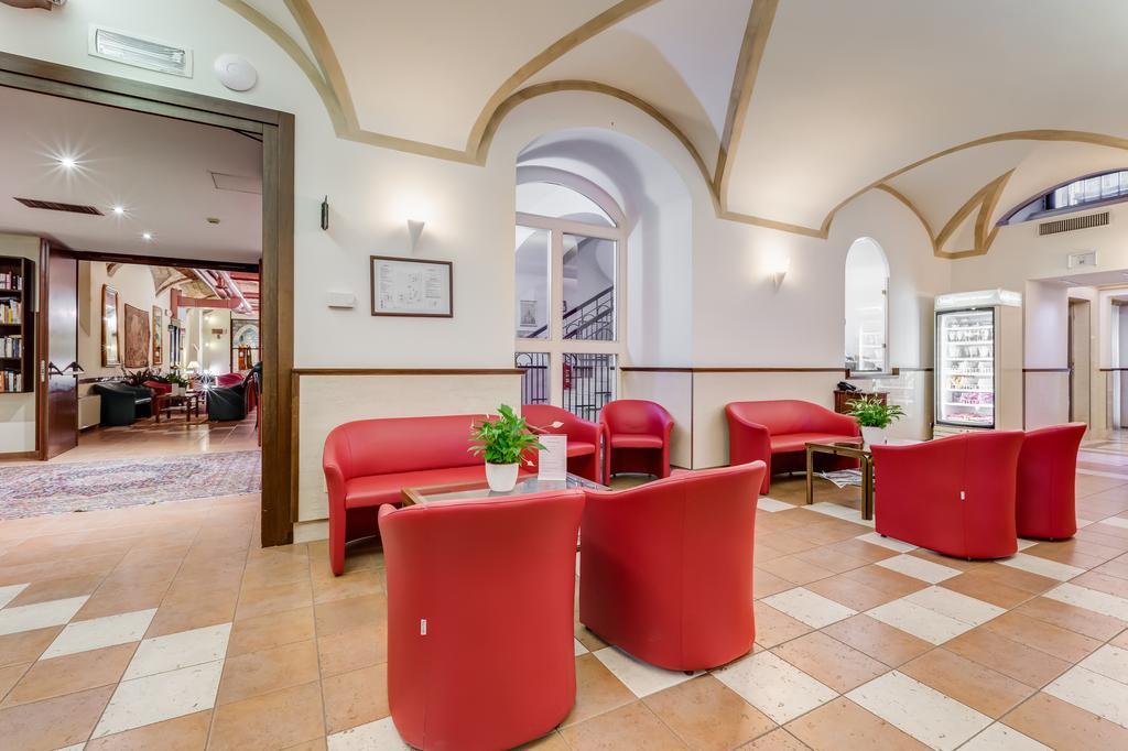 Domus Carmelitana Hotel โรม ภายนอก รูปภาพ