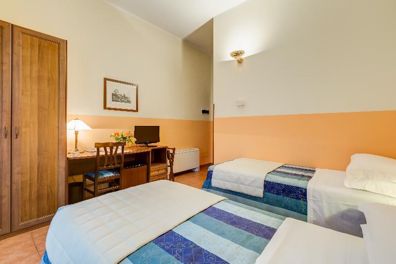 Domus Carmelitana Hotel โรม ภายนอก รูปภาพ