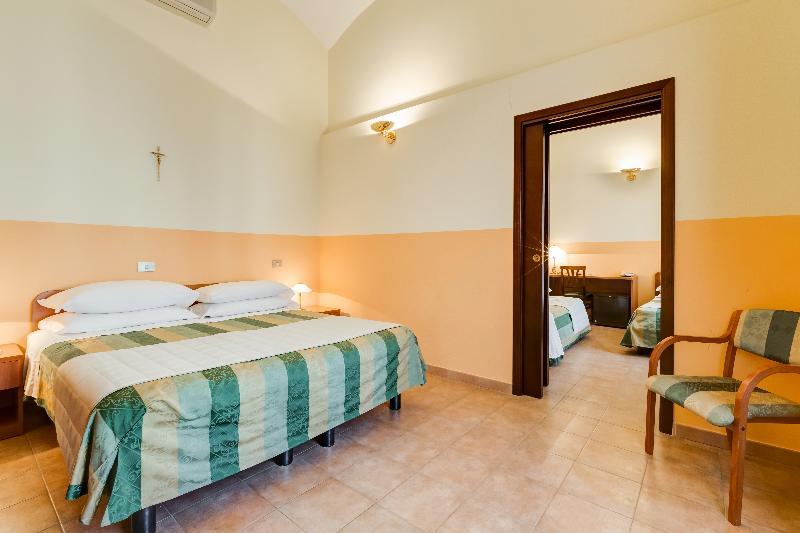 Domus Carmelitana Hotel โรม ภายนอก รูปภาพ
