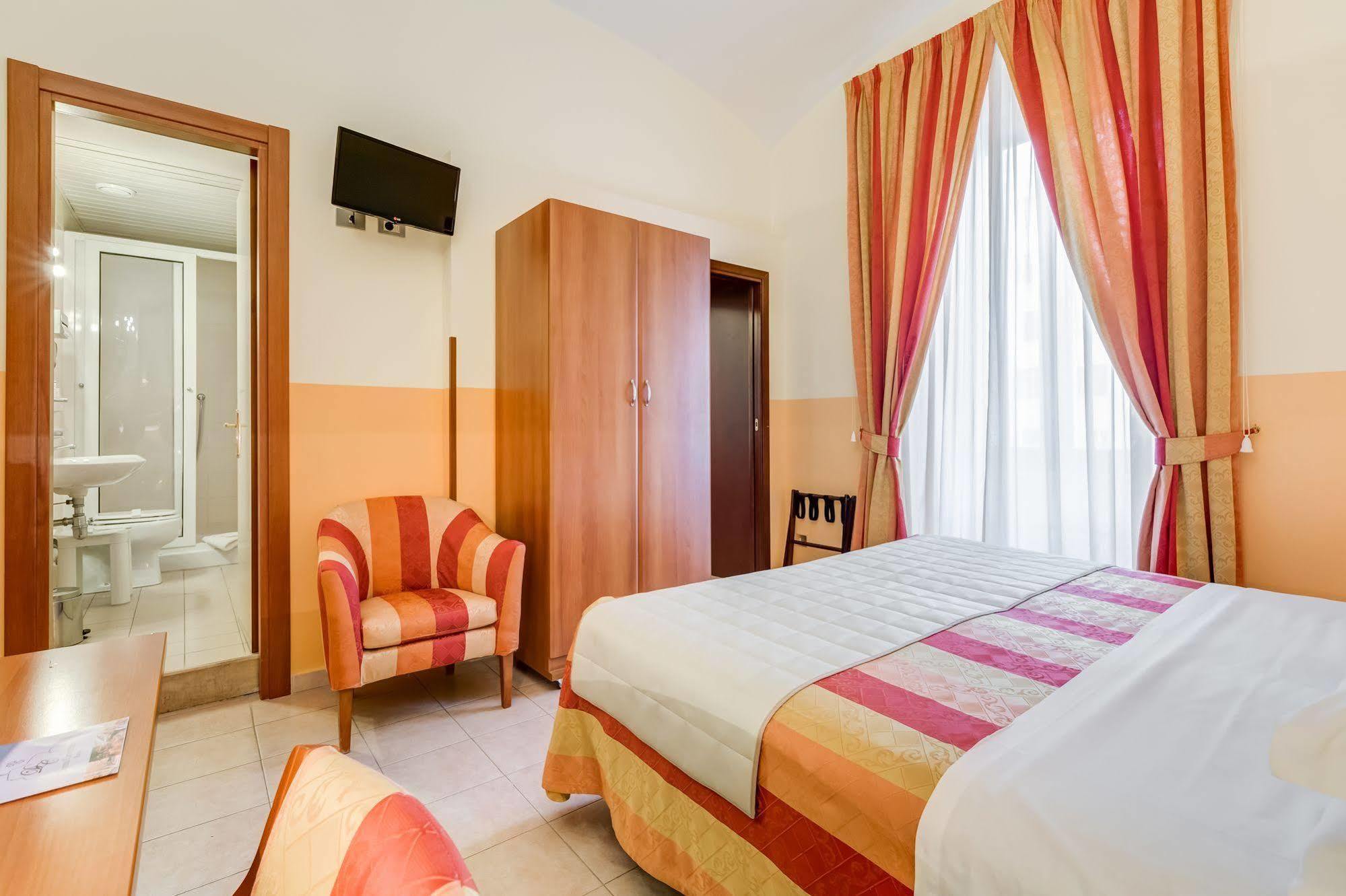 Domus Carmelitana Hotel โรม ภายนอก รูปภาพ